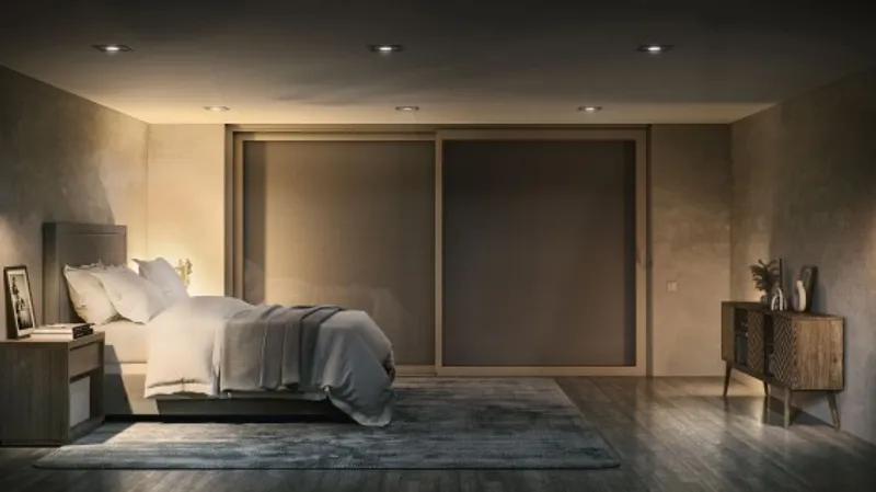 Chambre de nuit avec volets roulants fermés, intimité et isolation acoustique