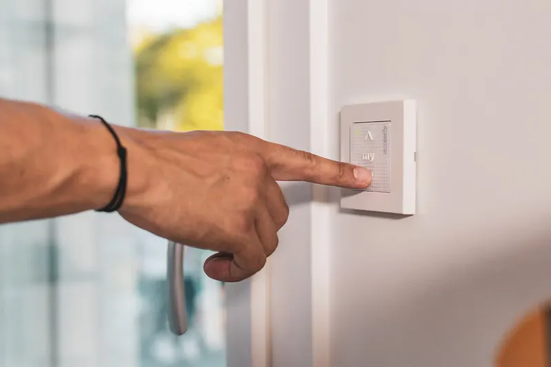 Interrupteur mural pour moustiquaire motorisée, contrôle quotidien