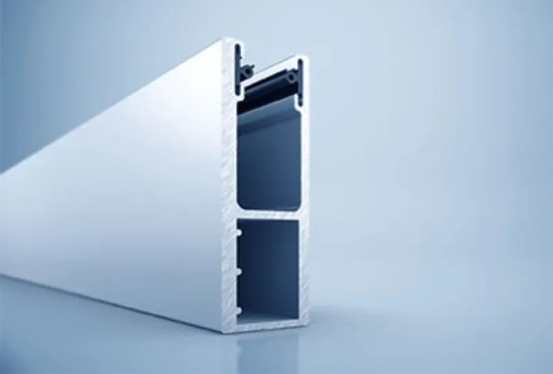 Rails latéraux solides et silencieux