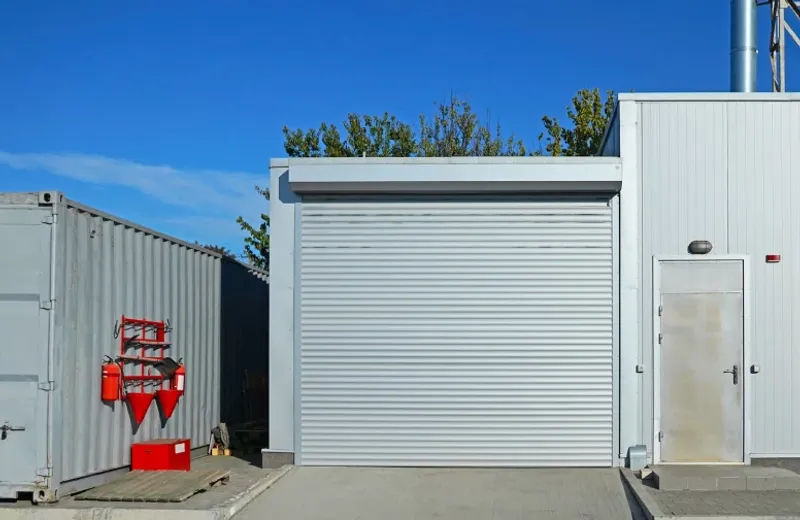 Motorisation pour porte de garage industrielle, usage intensif et robustesse