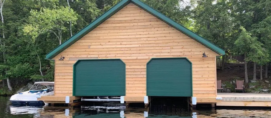 Porte enroulable pour abri à bateau, protection contre intempéries et intrusions