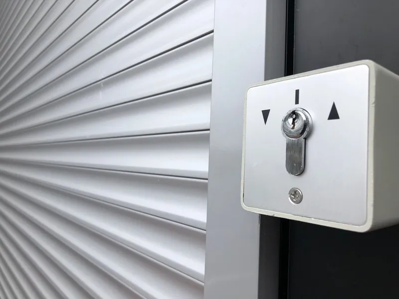 Système de déverrouillage à clé pour porte de garage, sécurité d'accès