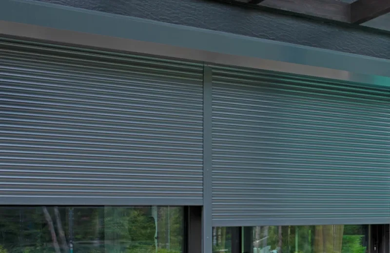 Volet roulant résidentiel grand format, motorisation et isolation