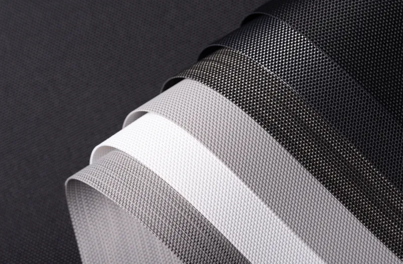 Échantillons de tissus de toiles solaires, choix selon performance UV