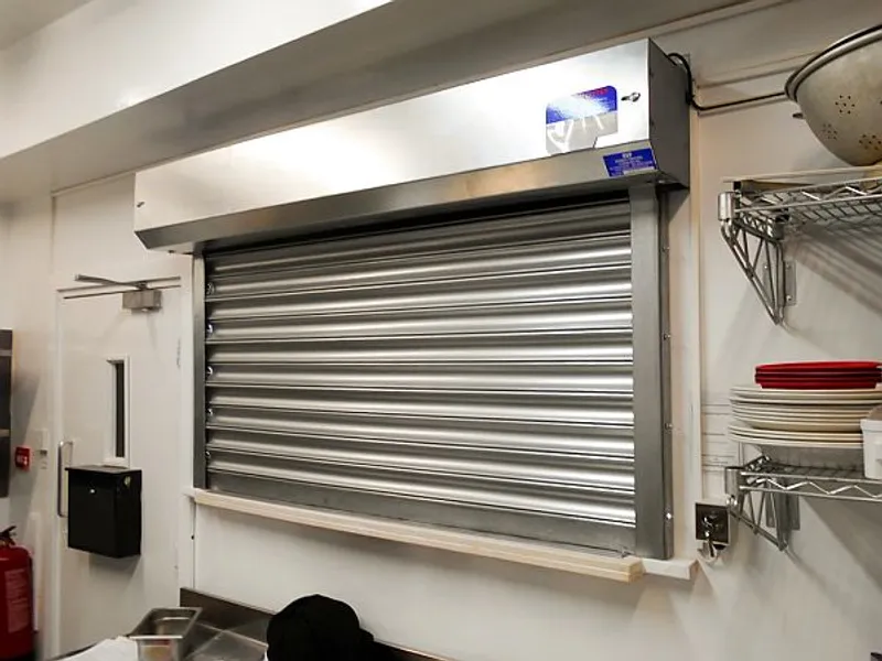 Volet roulant avec caisson galvanisé, protection du mécanisme et finition propre